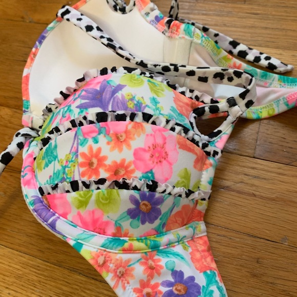 Bundle of Two VS push-up bathing suit tops - Picture 5 of 8
